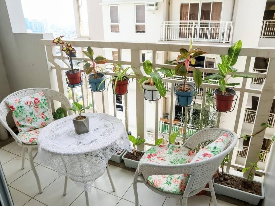 Skyline View Inside A High-Rise Lovely Condo Manila Exterior photo